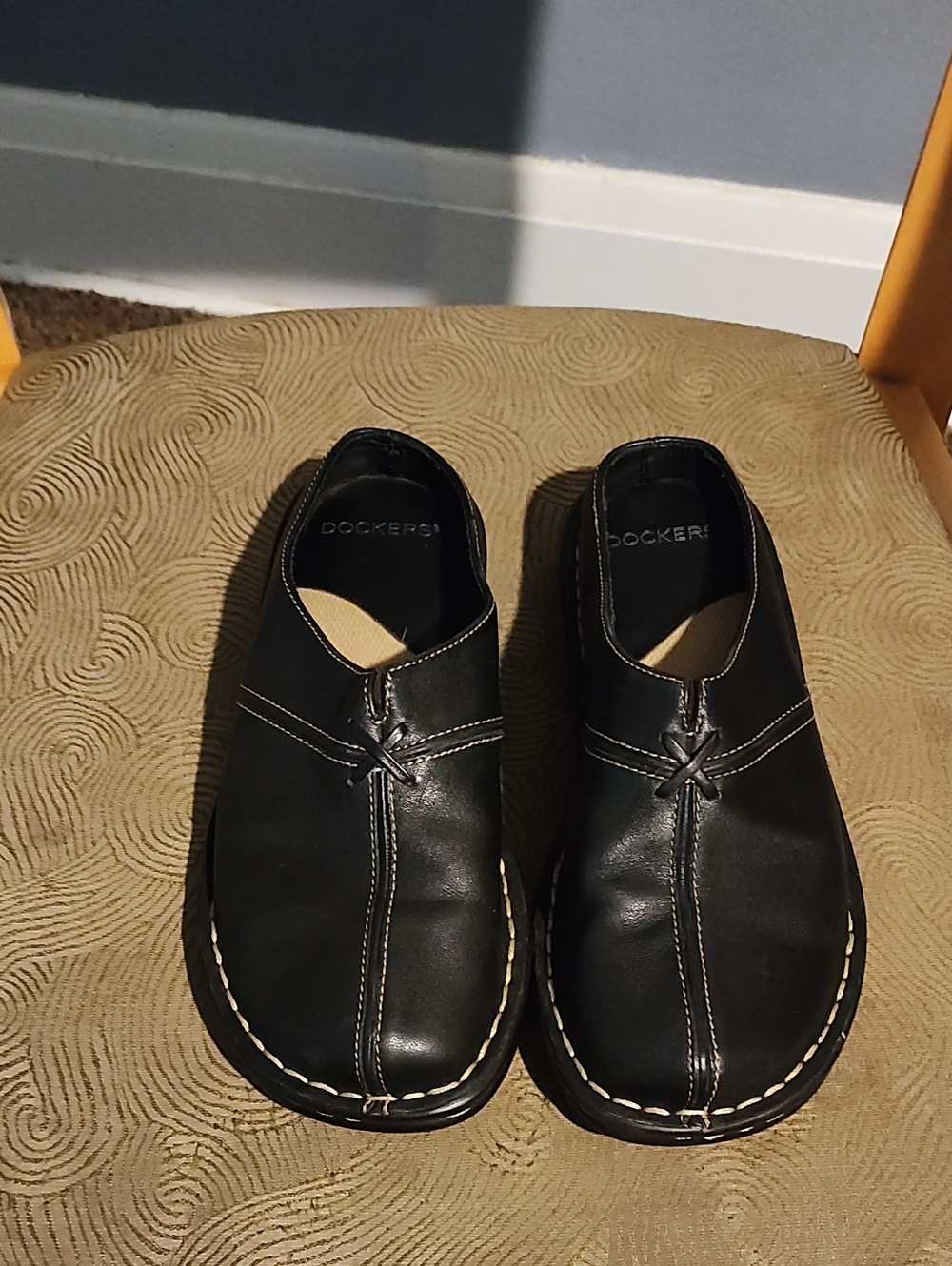 Dockers Black Slip-On Casual Leather Shoes with Contrast Stitching